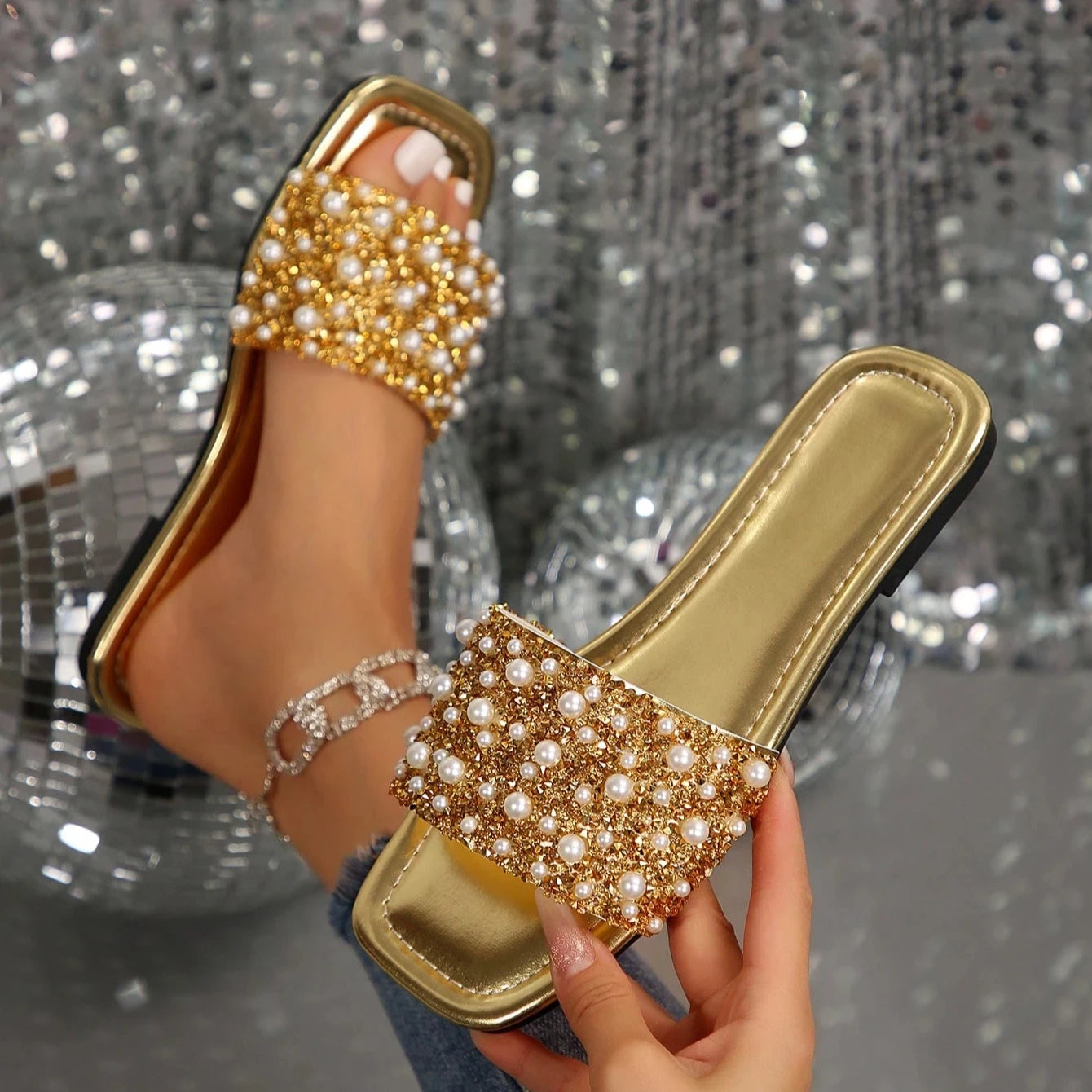 Women's sandals with pearls