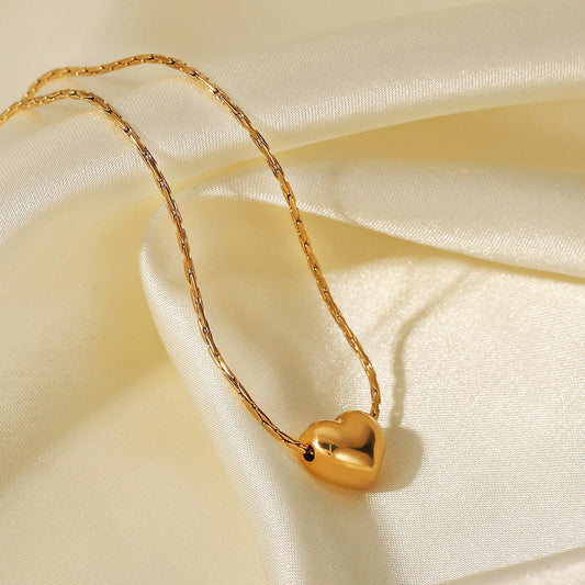 Choker with heart pendant, 18K gold plated.