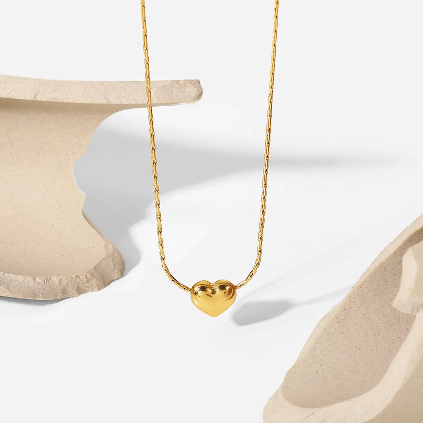 Choker with heart pendant, 18K gold plated.